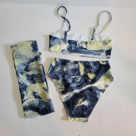 Bikini with Sarong - Picture 10 of 11